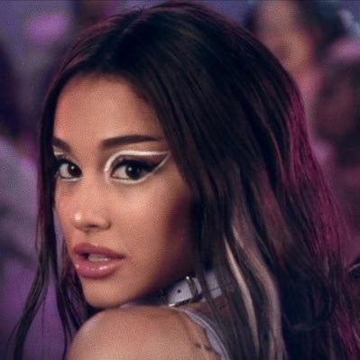 Profile Picture of 𝕔𝕙𝕣𝕚𝕤 ♥️ 𝕕𝕒 𝕙𝕠𝕖 ♥️ (@DickMeDownAri) on Twitter