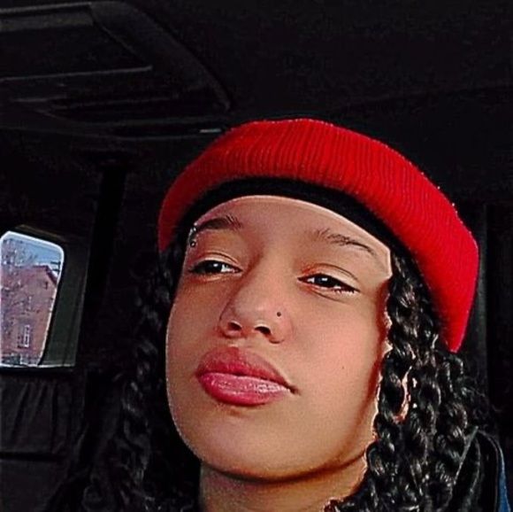 Profile Picture of Jesse Santia (@jessesantia9) on Poshmark