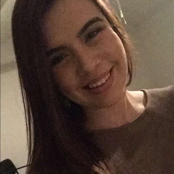 Profile Picture of Valentina Fuster (@valfuster) on Poshmark