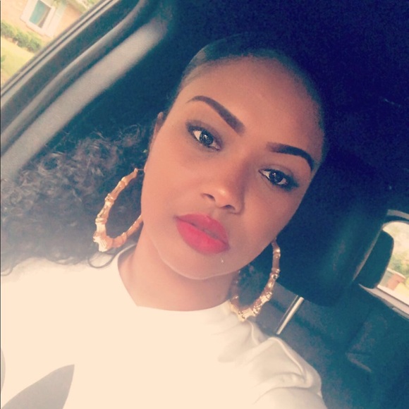 Profile Picture of Sabrina Lassiter (@slassiter89) on Poshmark