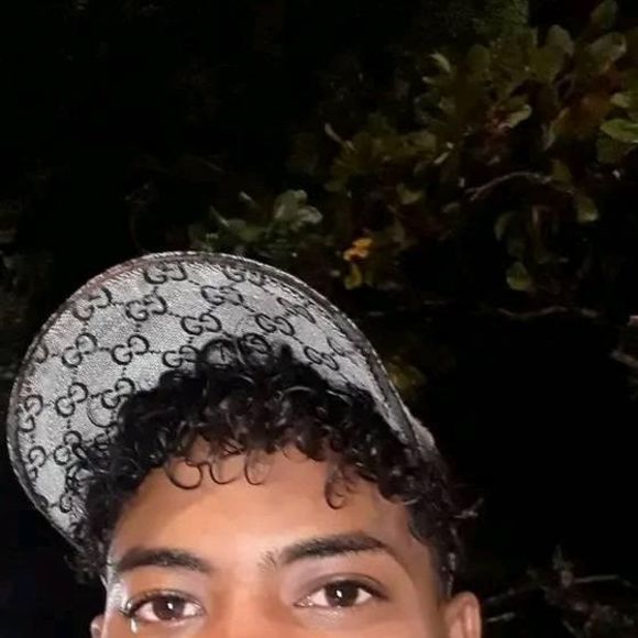 Profile Picture of Emmanuel Alvarez (@emmanuelalva750) on Poshmark