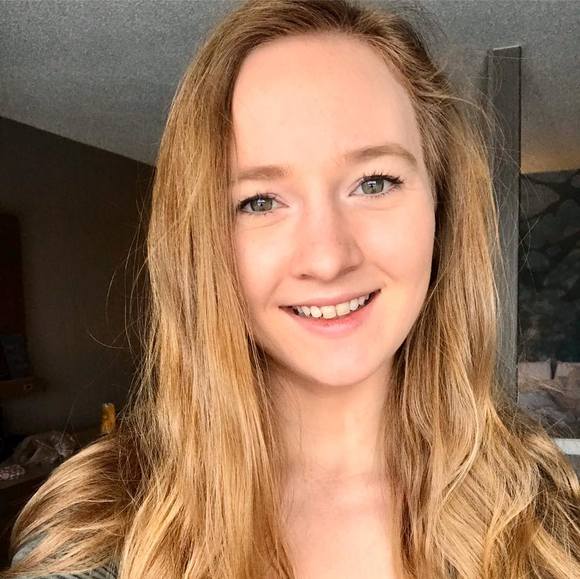 Profile Picture of Alanna Tarnacki (@altarn) on Poshmark