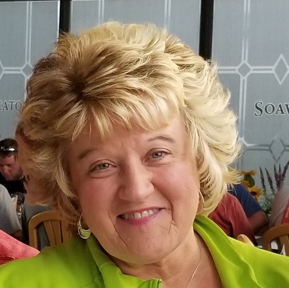 Profile Picture of Sharon Husarik (@sharonhusarik) on Poshmark