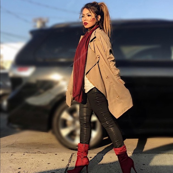 Profile Picture of Eileen Ayala (@eileena23) on Poshmark