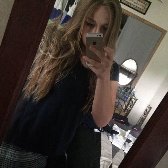 Profile Picture of Tori Evans (@torievans18) on Poshmark