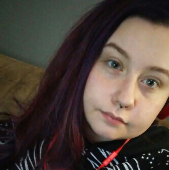 Profile Picture of Alexis Schlieper (@alexisschlie136) on Poshmark