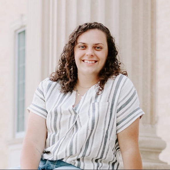 Profile Picture of Riley Miskimen (@__rileyyy) on Poshmark