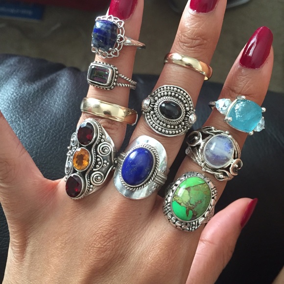 Profile Picture of Amanda Perrin (@amandaraysue) on Poshmark