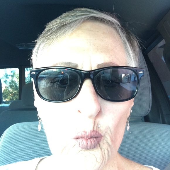 Profile Picture of Barbara Guerrero (@barley551) on Poshmark