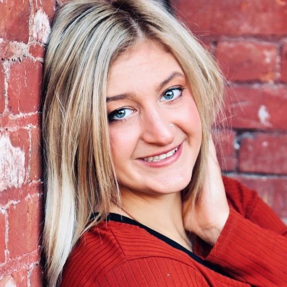 Profile Picture of Christine Knust (@cknust) on Poshmark