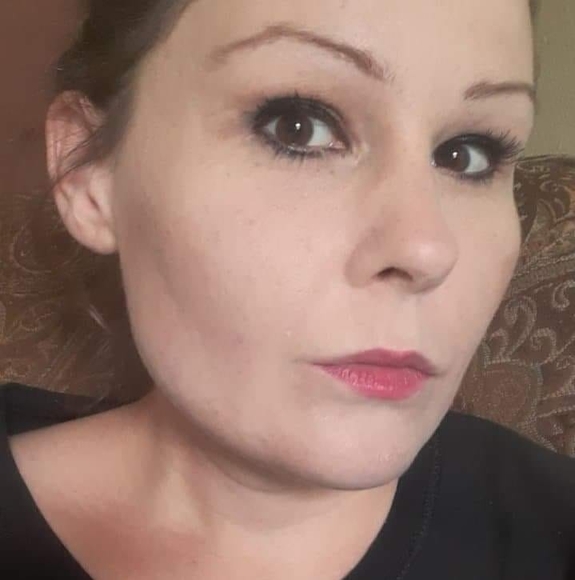 Profile Picture of Sarah Hovemeyer (@sahovemeyer) on Poshmark