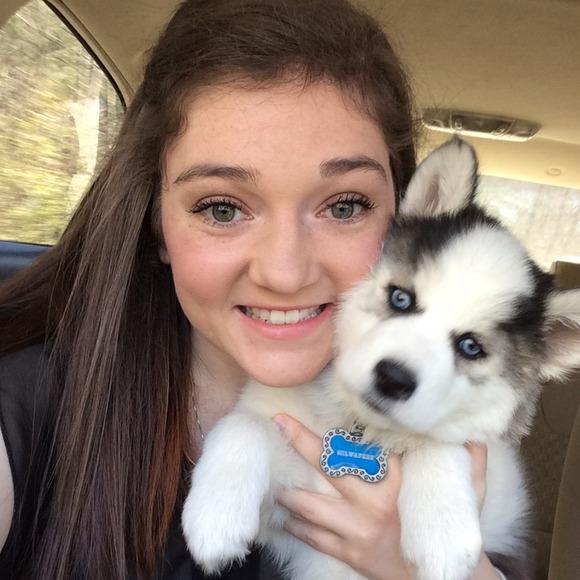 Profile Picture of Brittany Shuster (@brittanyshuster) on Poshmark
