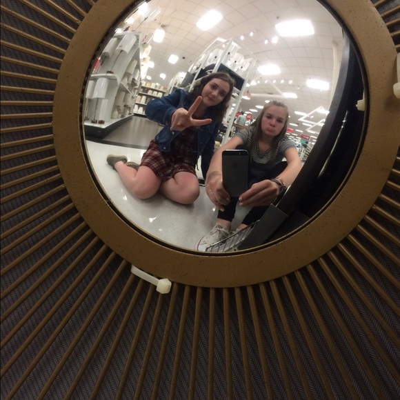 Profile Picture of Meg Healy (@meganhealy17) on Poshmark