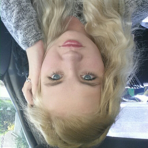 Profile Picture of Laken Tavener (@wisher56743) on Poshmark