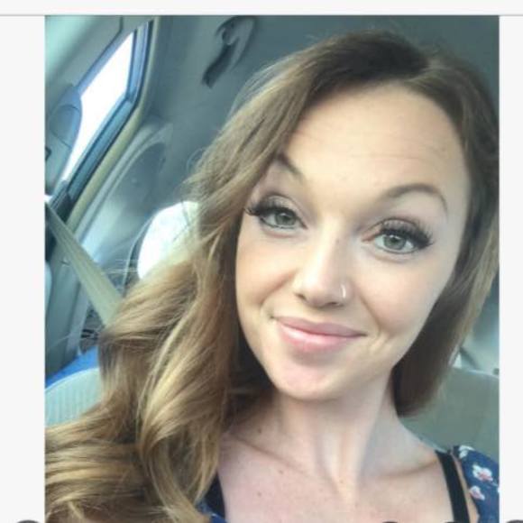 Profile Picture of Chandler Leigh (@chandlermoxie) on Poshmark