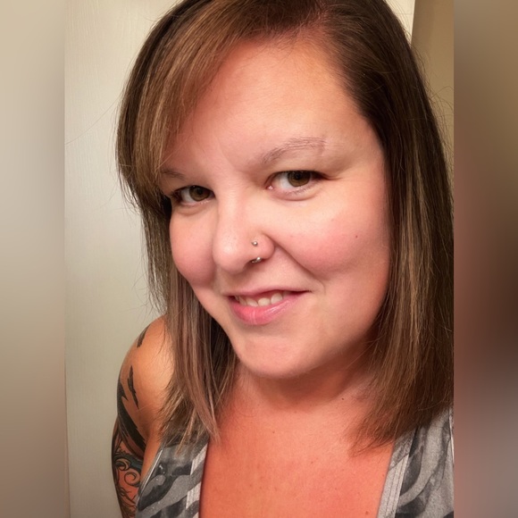 Profile Picture of Brandy Gladson (@the_bside) on Poshmark