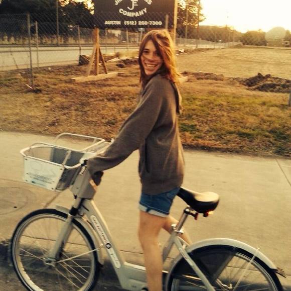 Profile Picture of Inge Rachel (@sullivaninge) on Poshmark