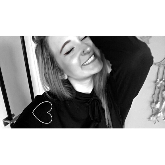 Profile Picture of Katie Harstad (@katielady143) on Poshmark