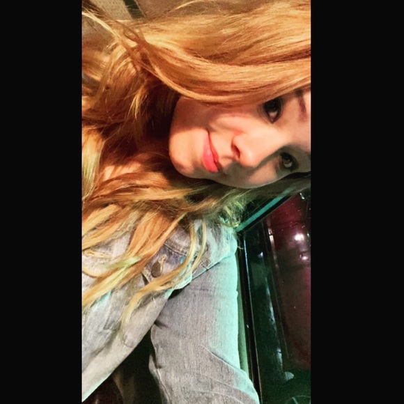 Profile Picture of Robin Dyer (@robin_liz) on Poshmark