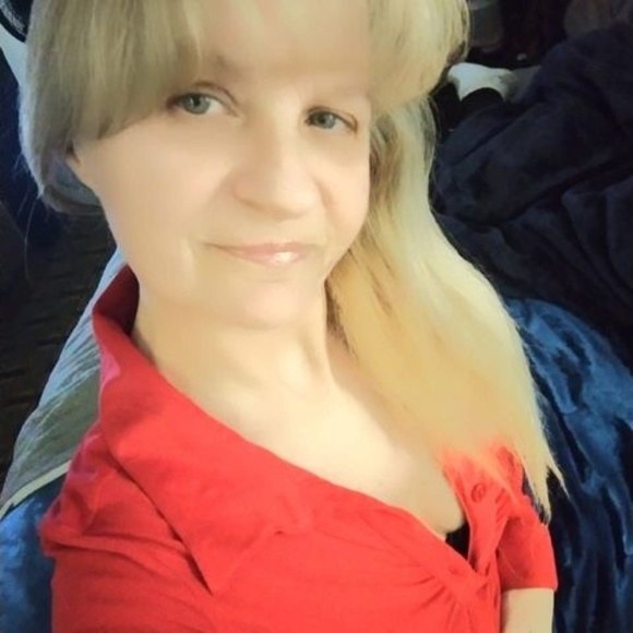 Profile Picture of Carla Bright (@j_shagena) on Poshmark