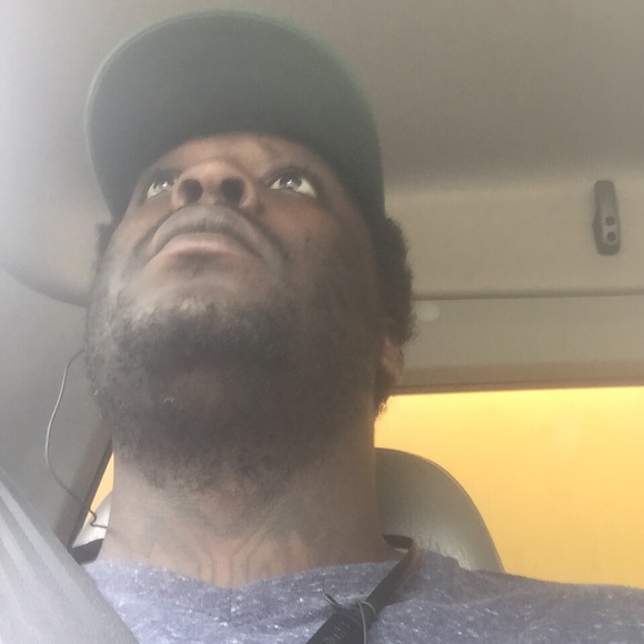 Profile Picture of Darryl Hornes (@younghorry) on Poshmark