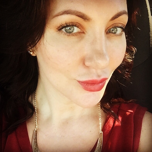 Amber Sam - Poshmark Profile Picture of Amber Sam (@2ndchancestyle) on Poshmark