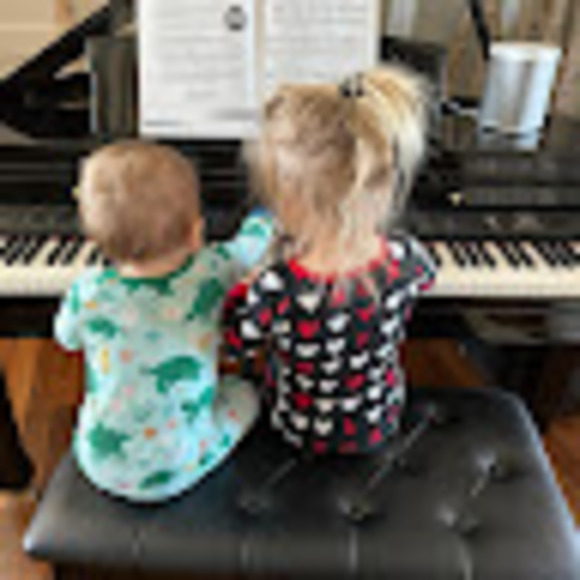 Profile Picture of Lisa Smethers (@lisaksmethers) on Poshmark