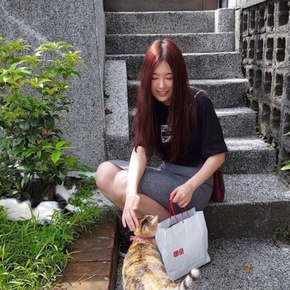 Profile Picture of Wen Huang (@wen805) on Poshmark