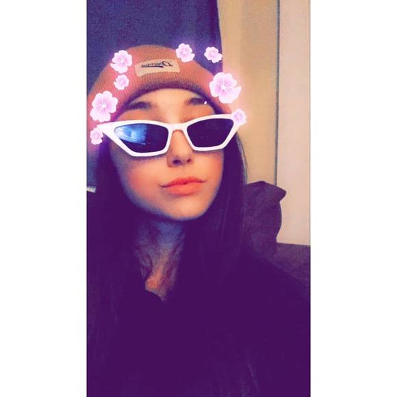 Profile Picture of Danielle Benson (@mumchkin3) on Poshmark