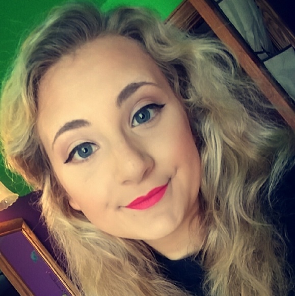 Profile Picture of Brandy Prange (@branderella013) on Poshmark