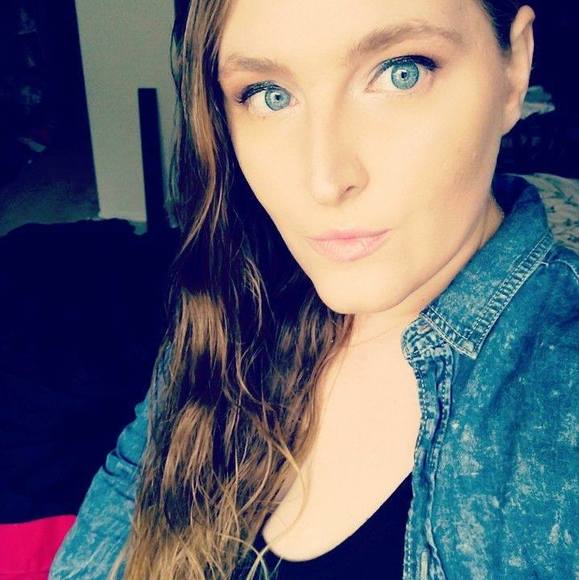 Profile Picture of Kate Flint (@anzeo89) on Poshmark