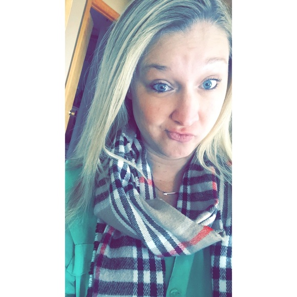 Profile Picture of Erika Willey (@willeyem06) on Poshmark