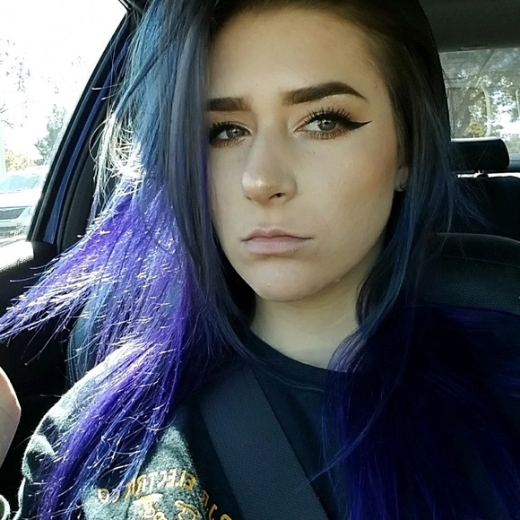 Profile Picture of Jillian Kovalsky (@jkovalsky) on Poshmark