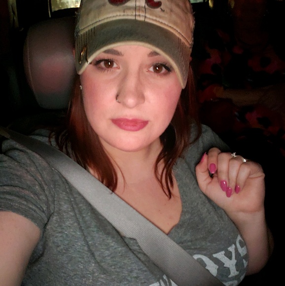 Profile Picture of Danielle Howington (@d_howington) on Poshmark