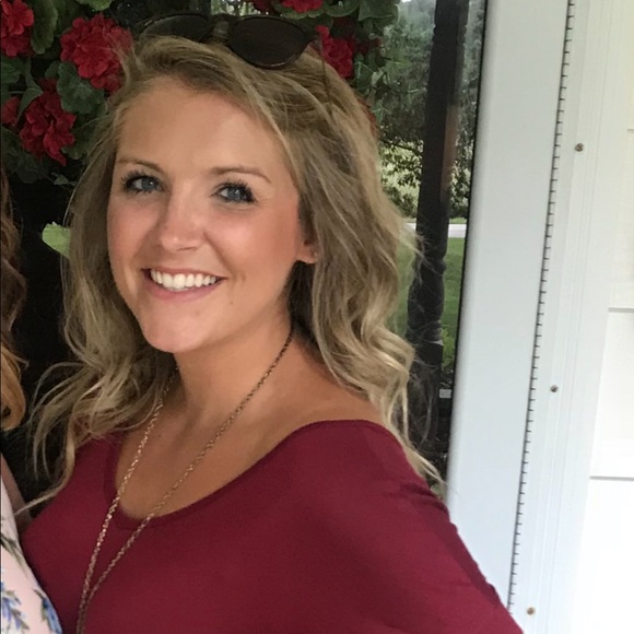 Profile Picture of Tiffany Woolson (@twoolson15) on Poshmark