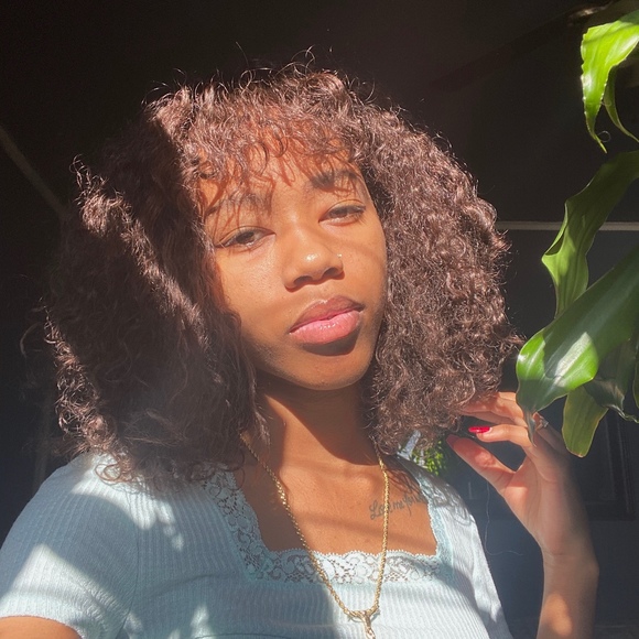 Profile Picture of Dontayla Watson (@smilecupcake18) on Poshmark