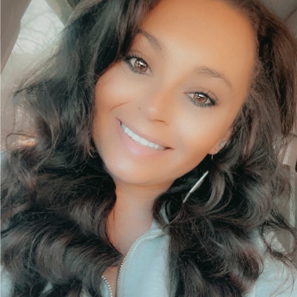 Profile Picture of Brittany Cain (@brittanycain259) on Poshmark