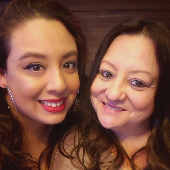 Profile Picture of Loretta Ruiz (@lorettaruiz) on Poshmark