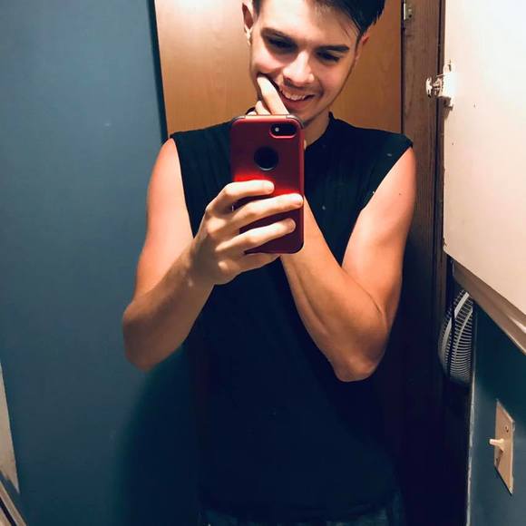 Profile Picture of Daniel Dreaden (@danieldreaden) on Poshmark