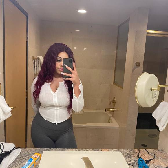 Profile Picture of Karissa Tapscott (@_notyourbitcch) on Poshmark