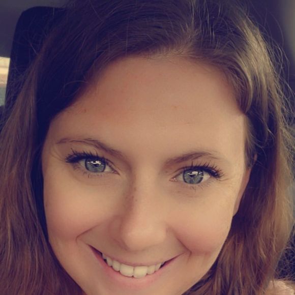 Profile Picture of Christi Hickam (@chrfaircloth) on Poshmark