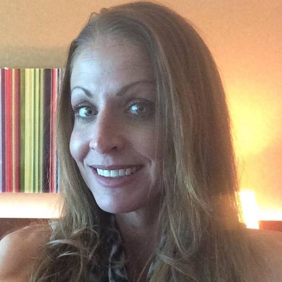 Profile Picture of Lynn Merrifield (@lynnmerrifield) on Poshmark