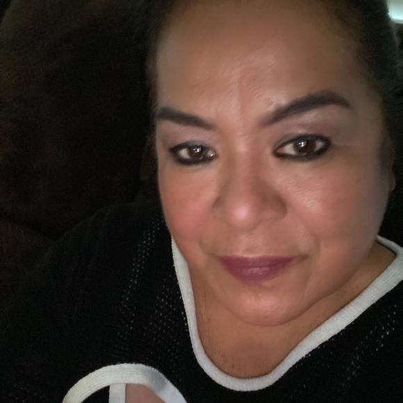 Profile Picture of Gladys Arana chuy (@mim1314) on Poshmark