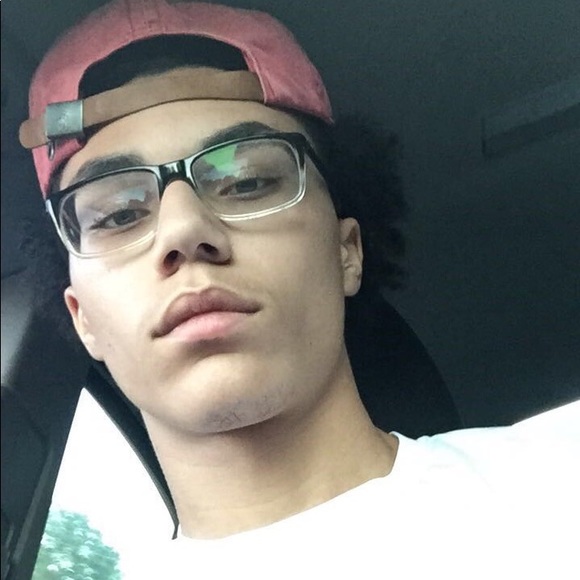Profile Picture of Justin Stull (@jboogie39) on Poshmark