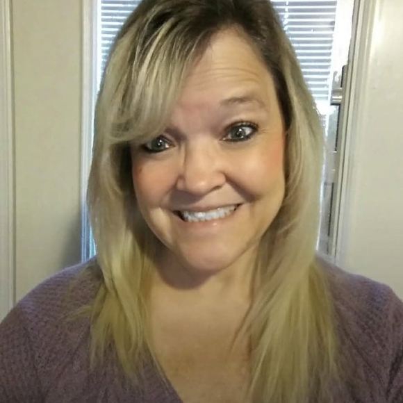 Profile Picture of Kelli Vickers (@sassybritches66) on Poshmark