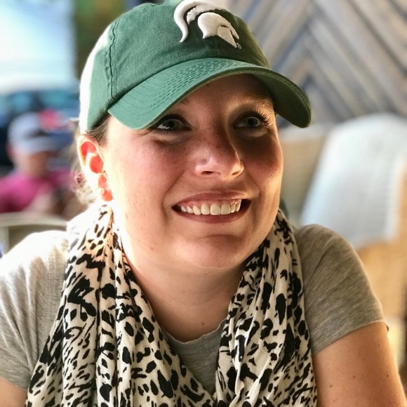 Profile Picture of Sara Stumpos (@noesara1) on Poshmark