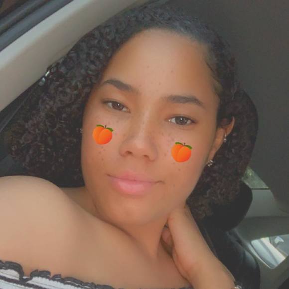 Profile Picture of Keely Harris (@keelyddd) on Poshmark