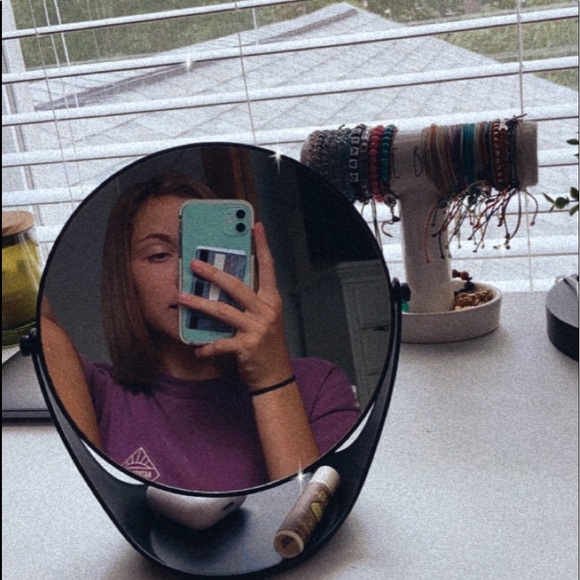 Profile Picture of Riley Laneve (@rileylaneve) on Poshmark