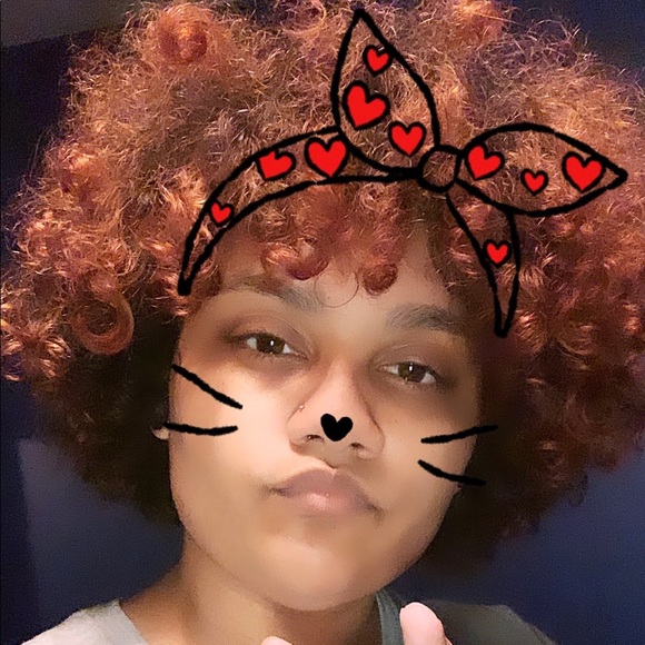Profile Picture of Dee Walls (@diarawalls) on Poshmark