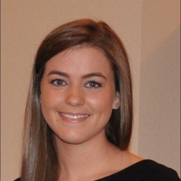 Profile Picture of Caroline Moore (@cmedearis) on Poshmark